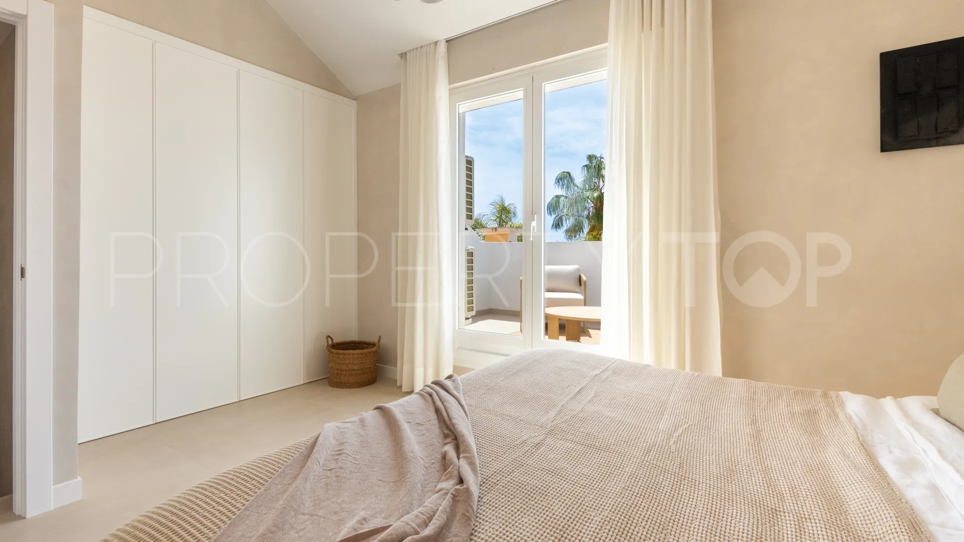 For sale Marbella East town house with 3 bedrooms