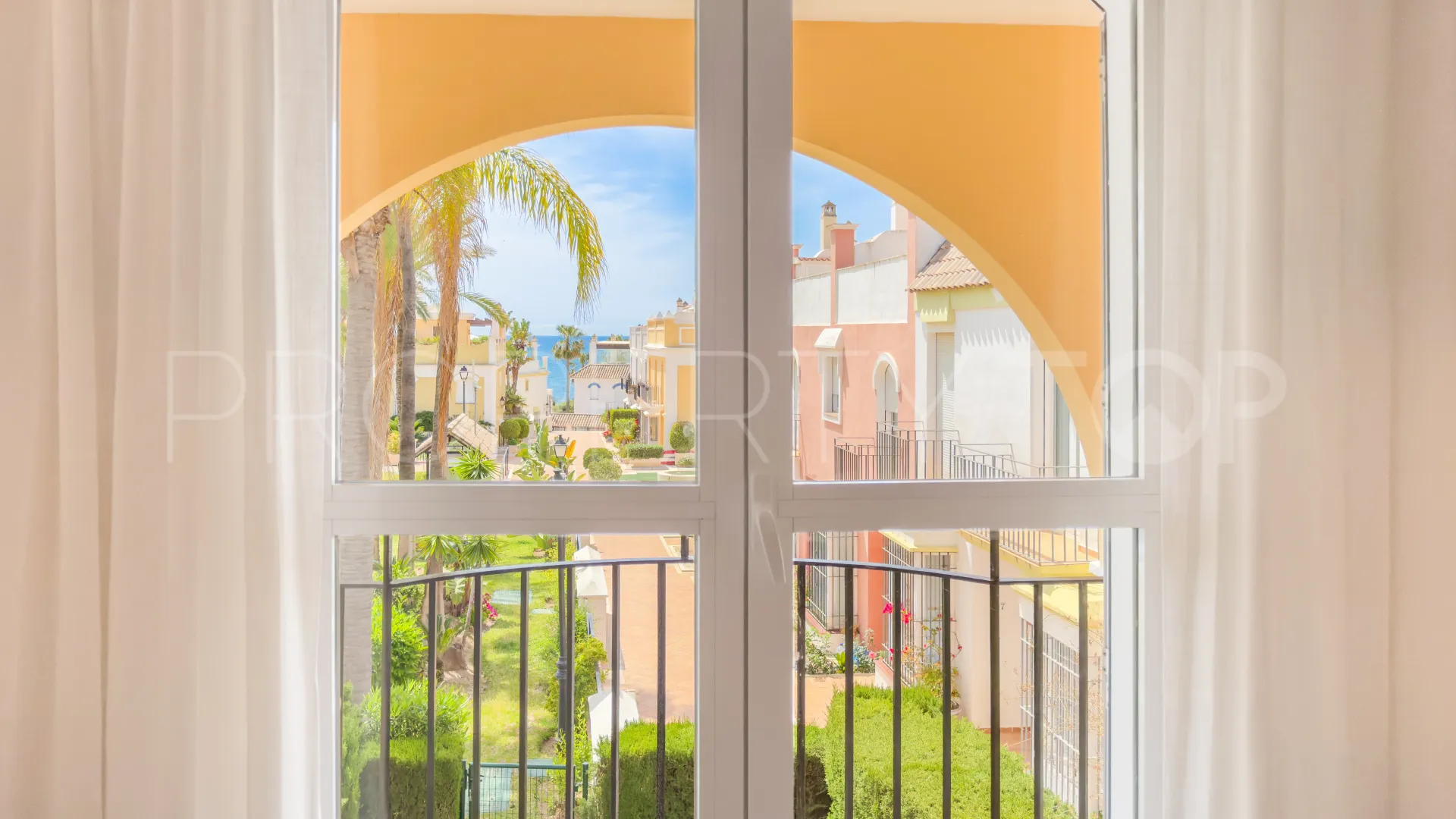 For sale Marbella East town house with 3 bedrooms