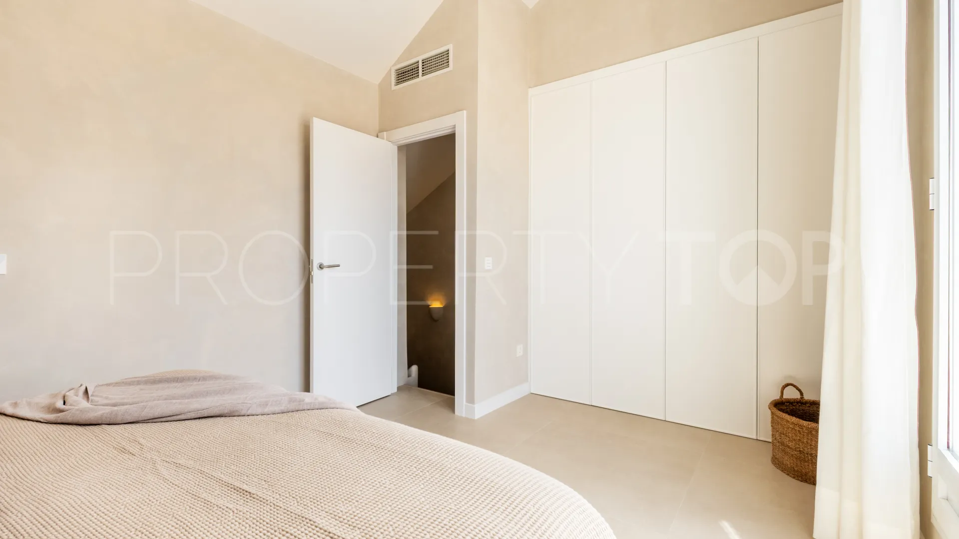 For sale Marbella East town house with 3 bedrooms