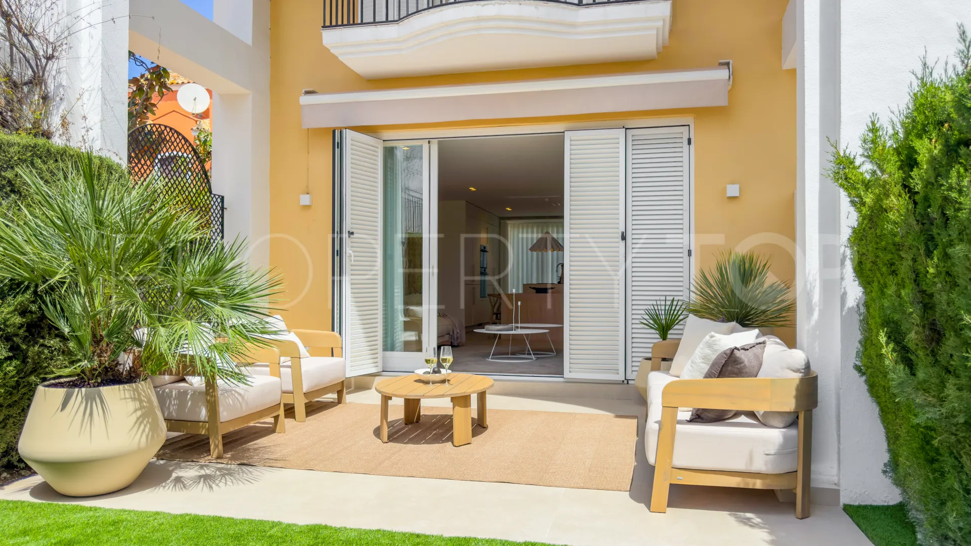 For sale Marbella East town house with 3 bedrooms