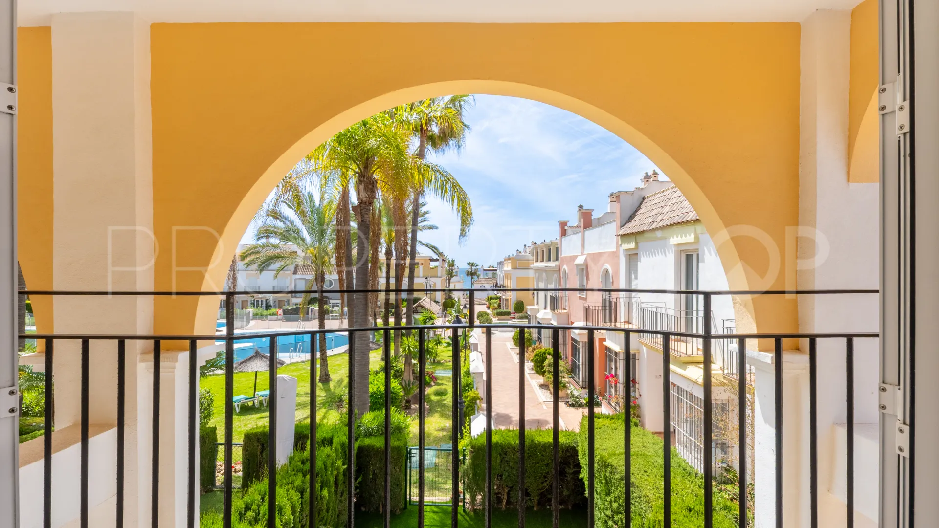 For sale Marbella East town house with 3 bedrooms