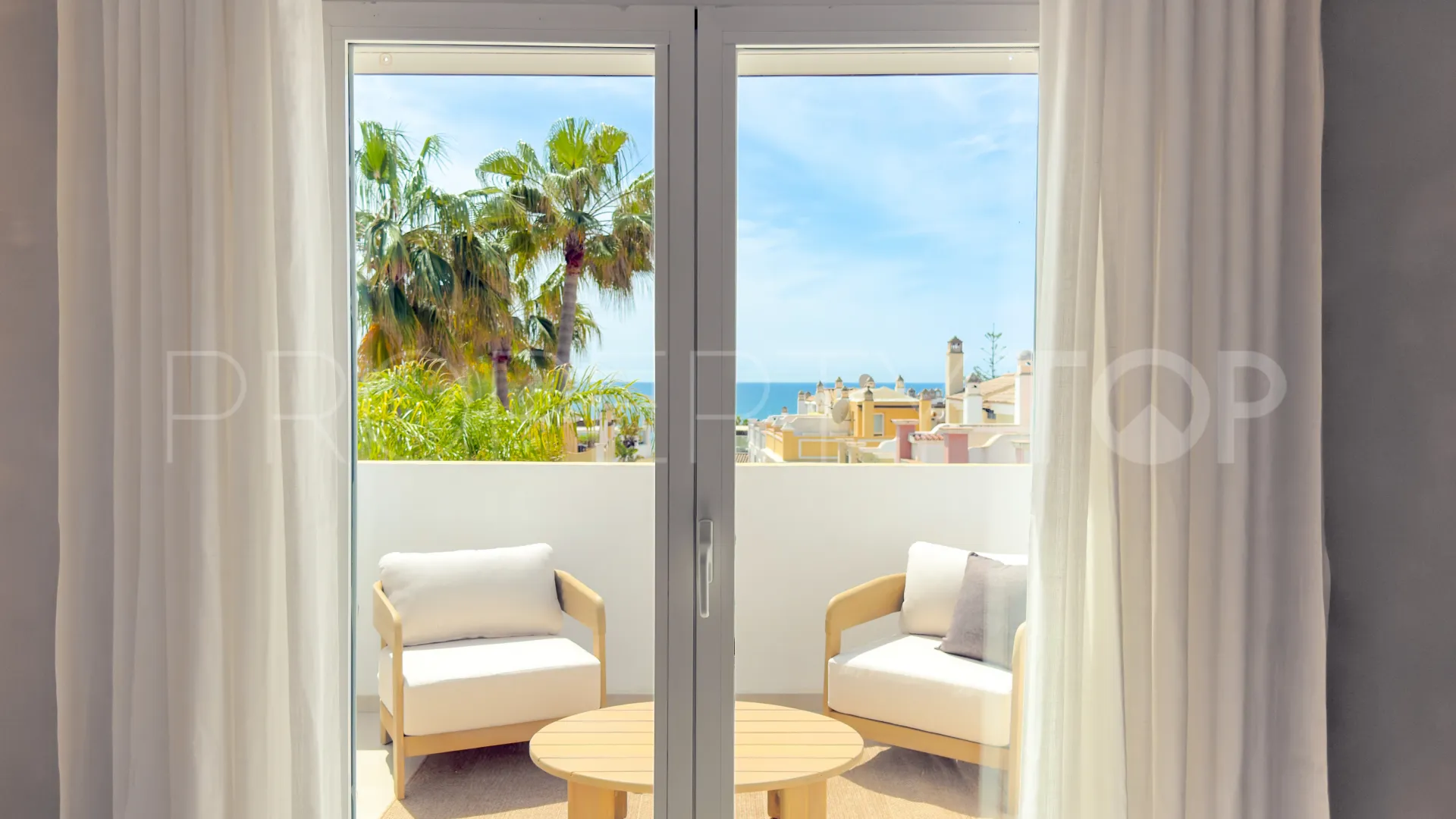 For sale Marbella East town house with 3 bedrooms