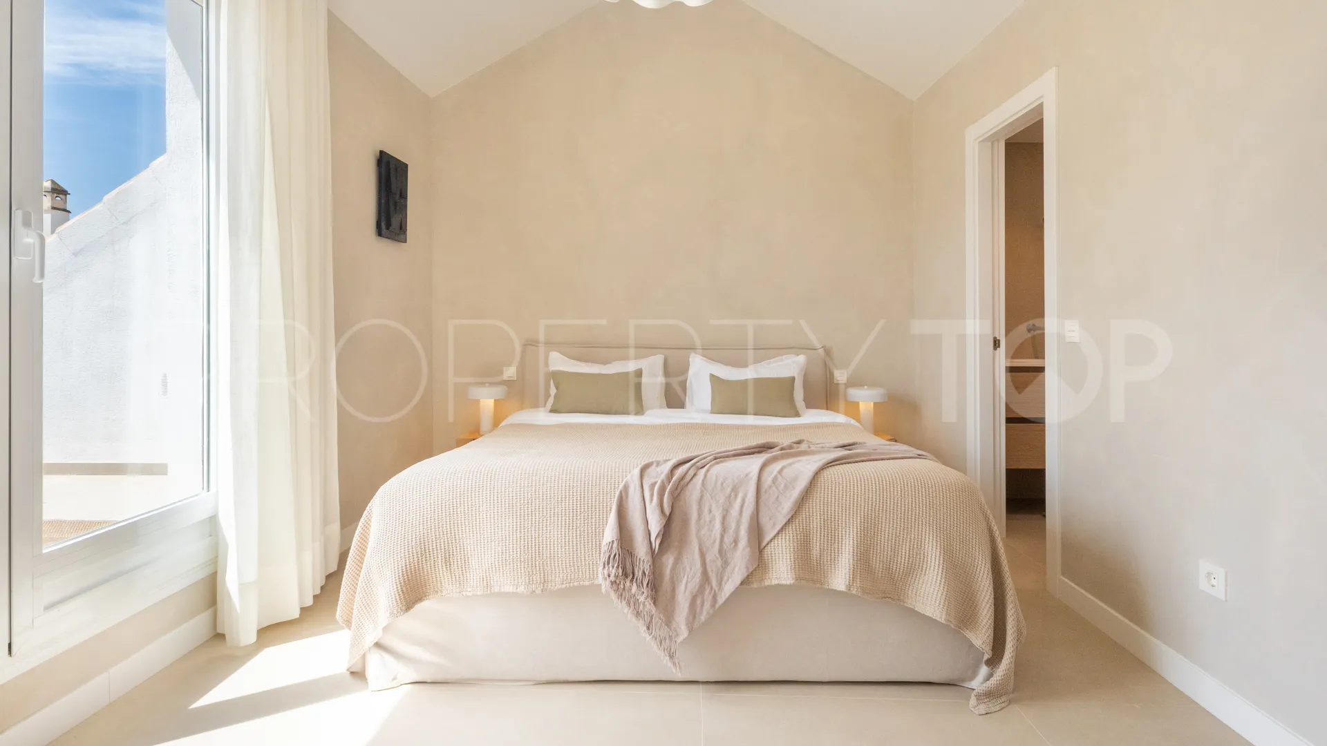 For sale Marbella East town house with 3 bedrooms