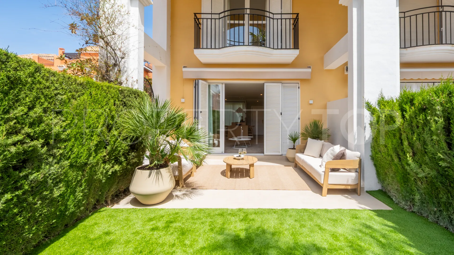 For sale Marbella East town house with 3 bedrooms