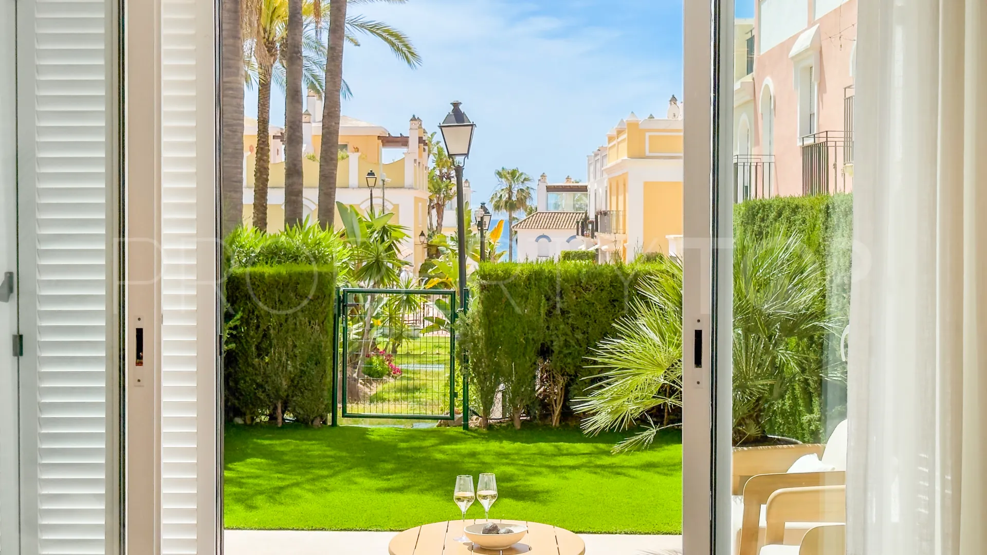 For sale Marbella East town house with 3 bedrooms