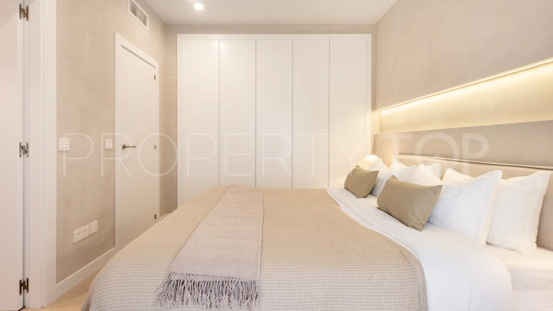 For sale Marbella East town house with 3 bedrooms