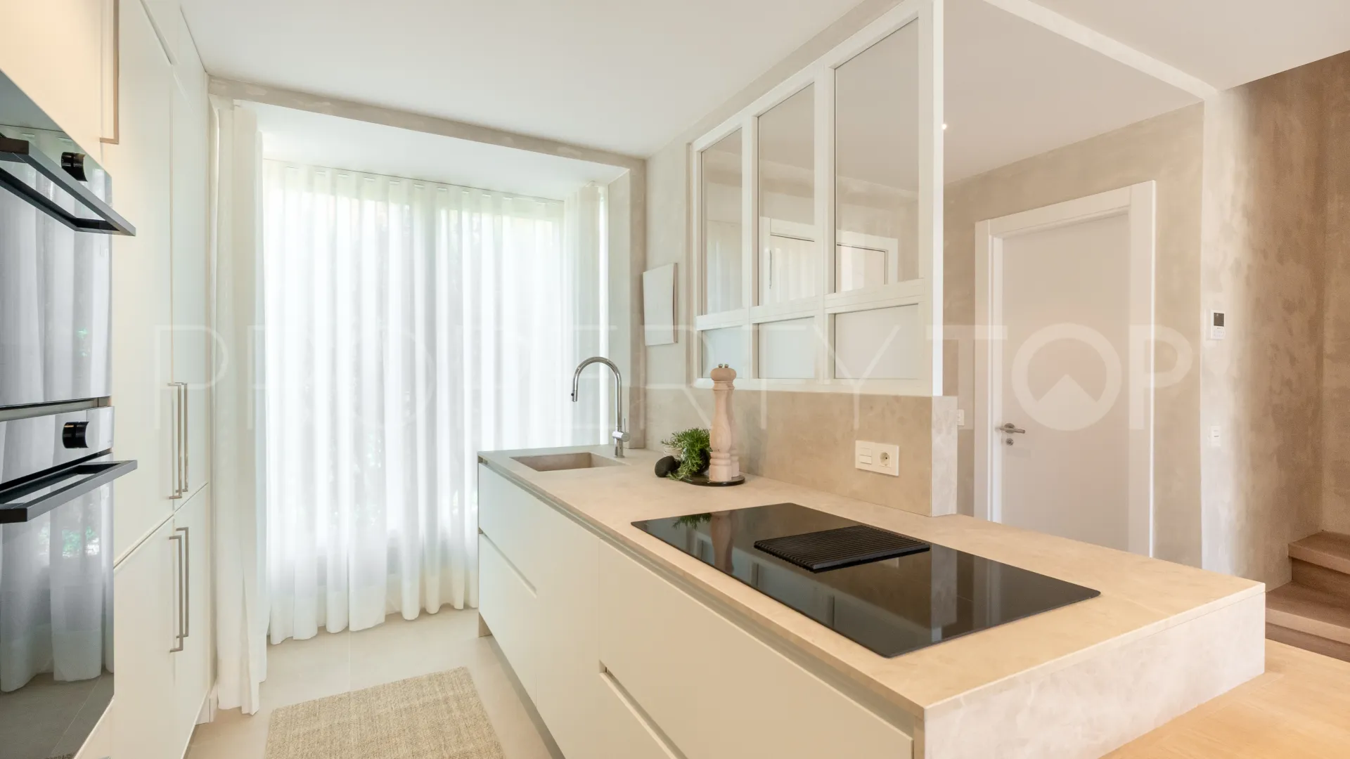 For sale Marbella East town house with 3 bedrooms