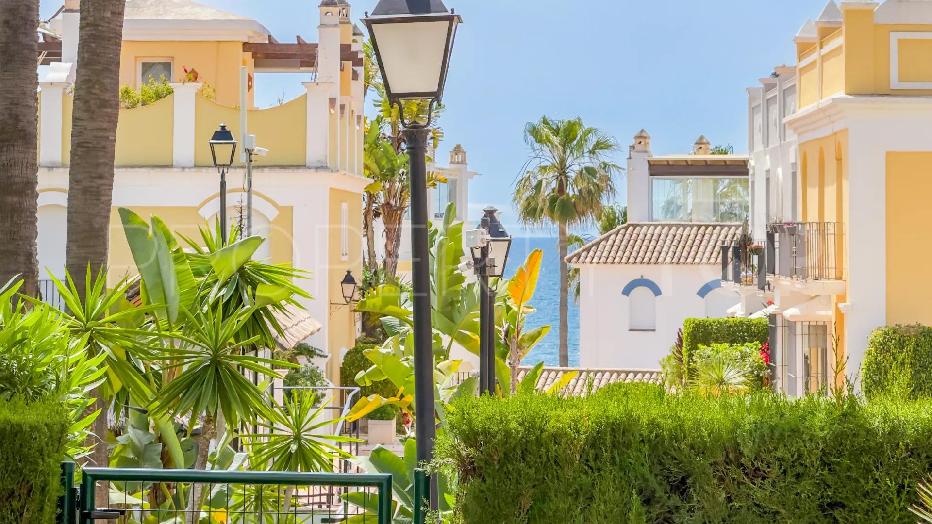 For sale Marbella East town house with 3 bedrooms