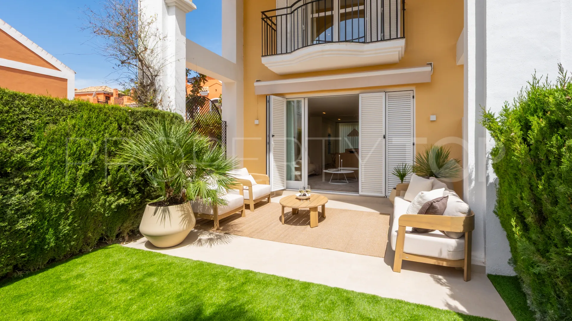 For sale Marbella East town house with 3 bedrooms
