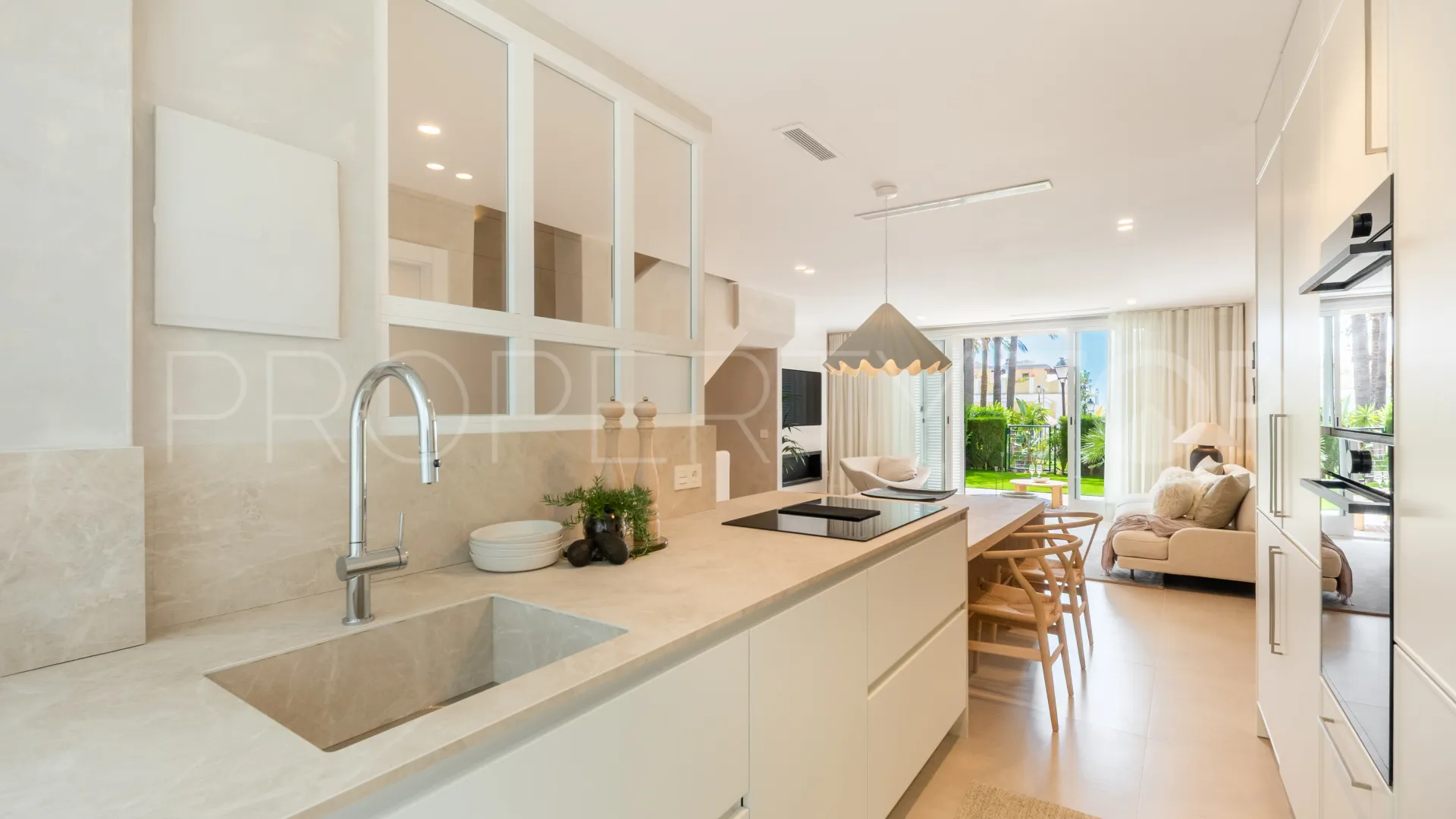 For sale Marbella East town house with 3 bedrooms