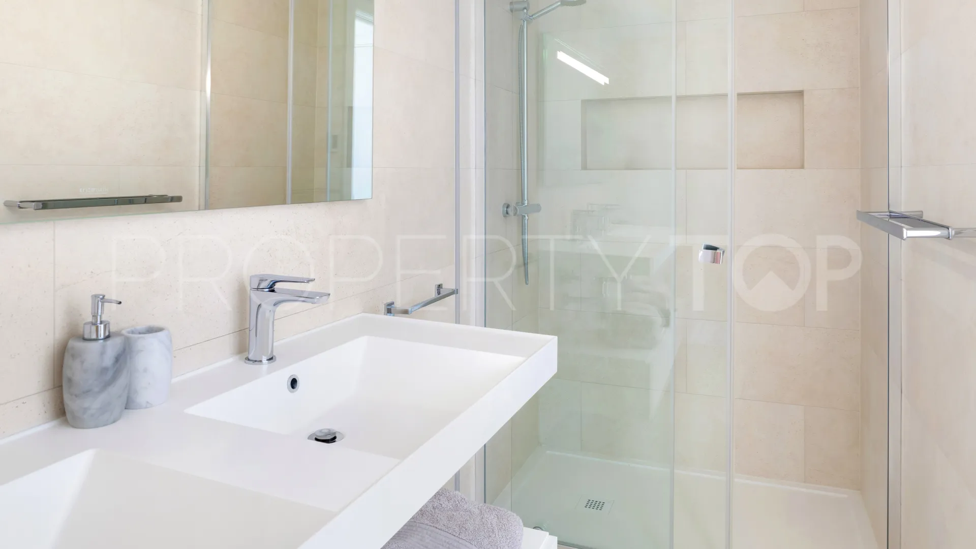 For sale penthouse in Fuengirola