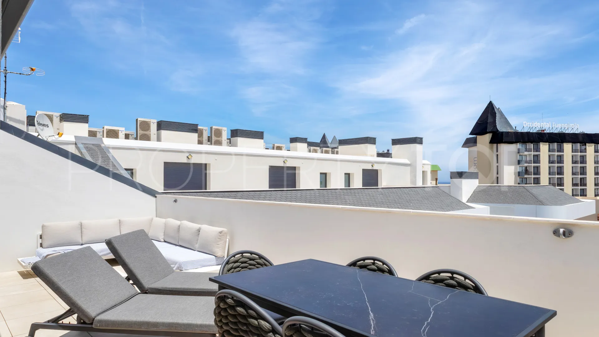 For sale penthouse in Fuengirola