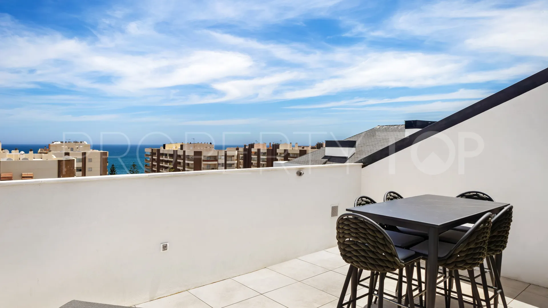 For sale penthouse in Fuengirola