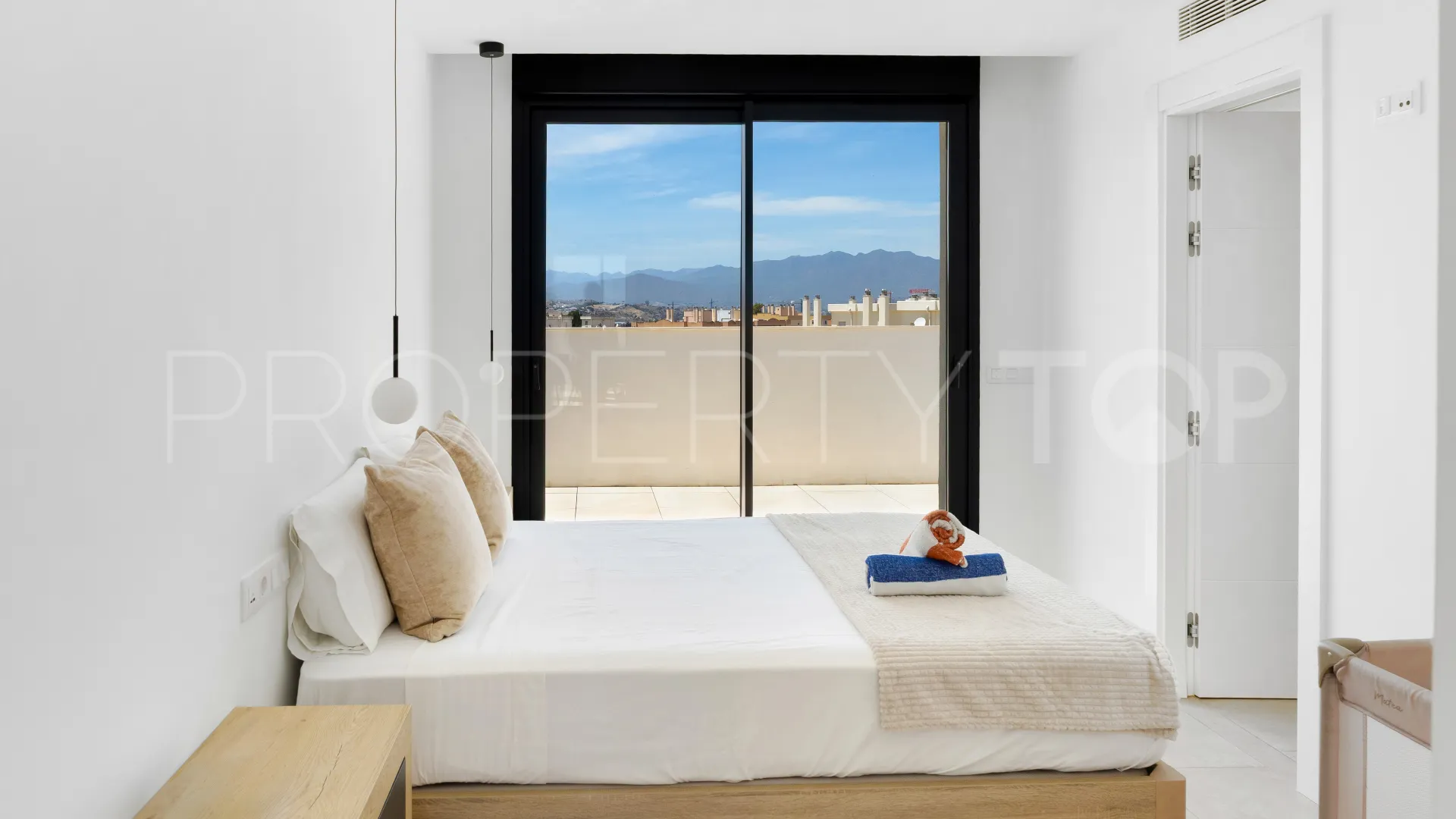For sale penthouse in Fuengirola