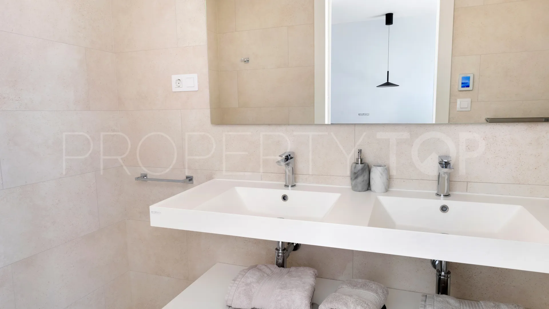 For sale penthouse in Fuengirola