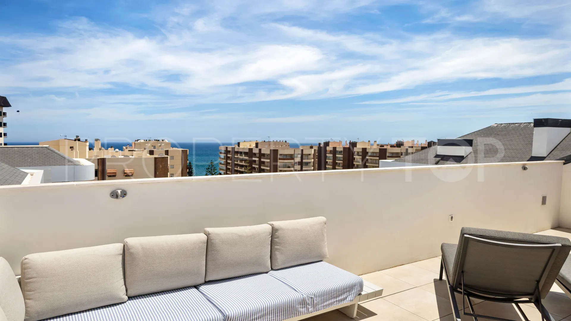 For sale penthouse in Fuengirola