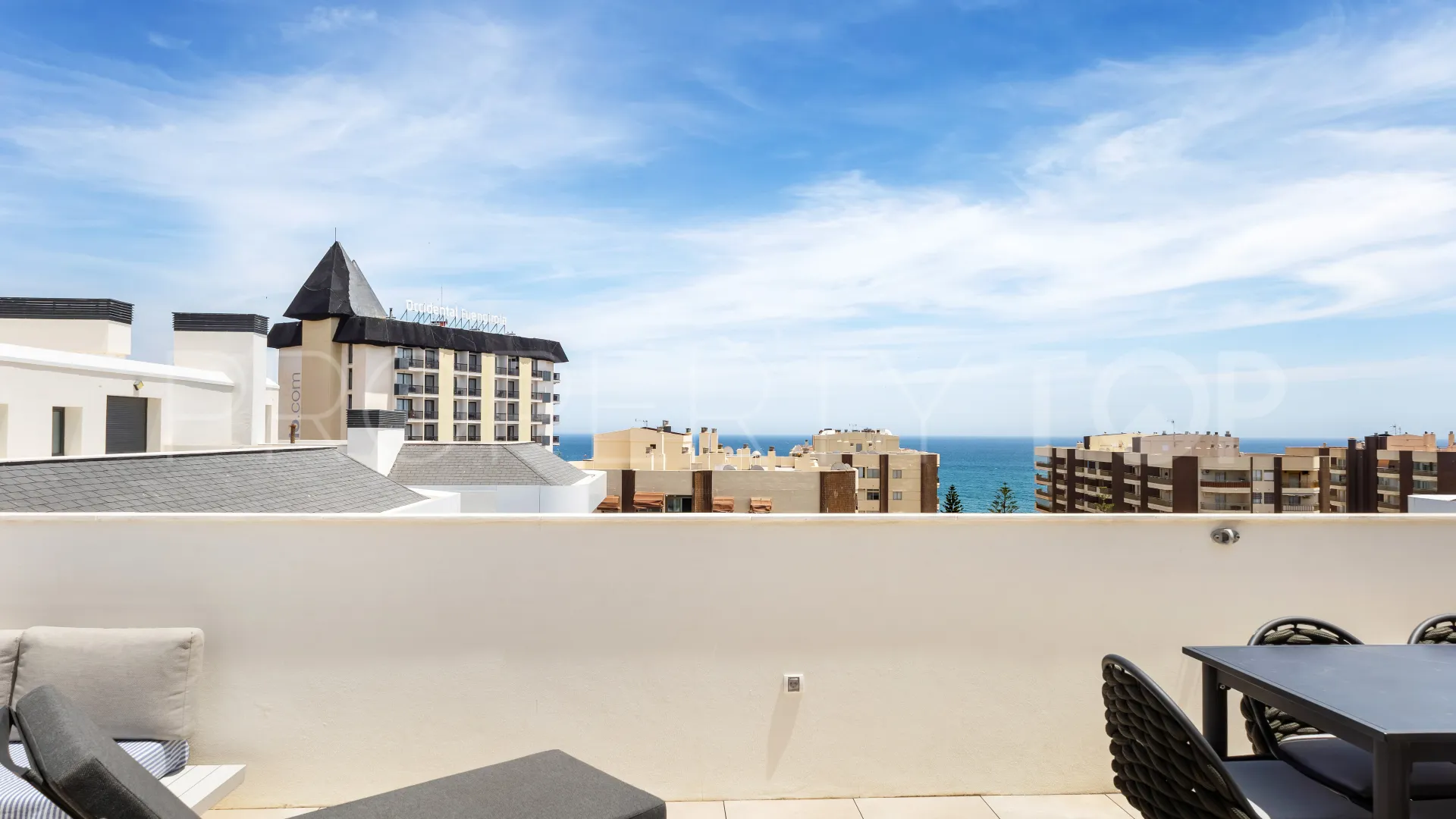 For sale penthouse in Fuengirola