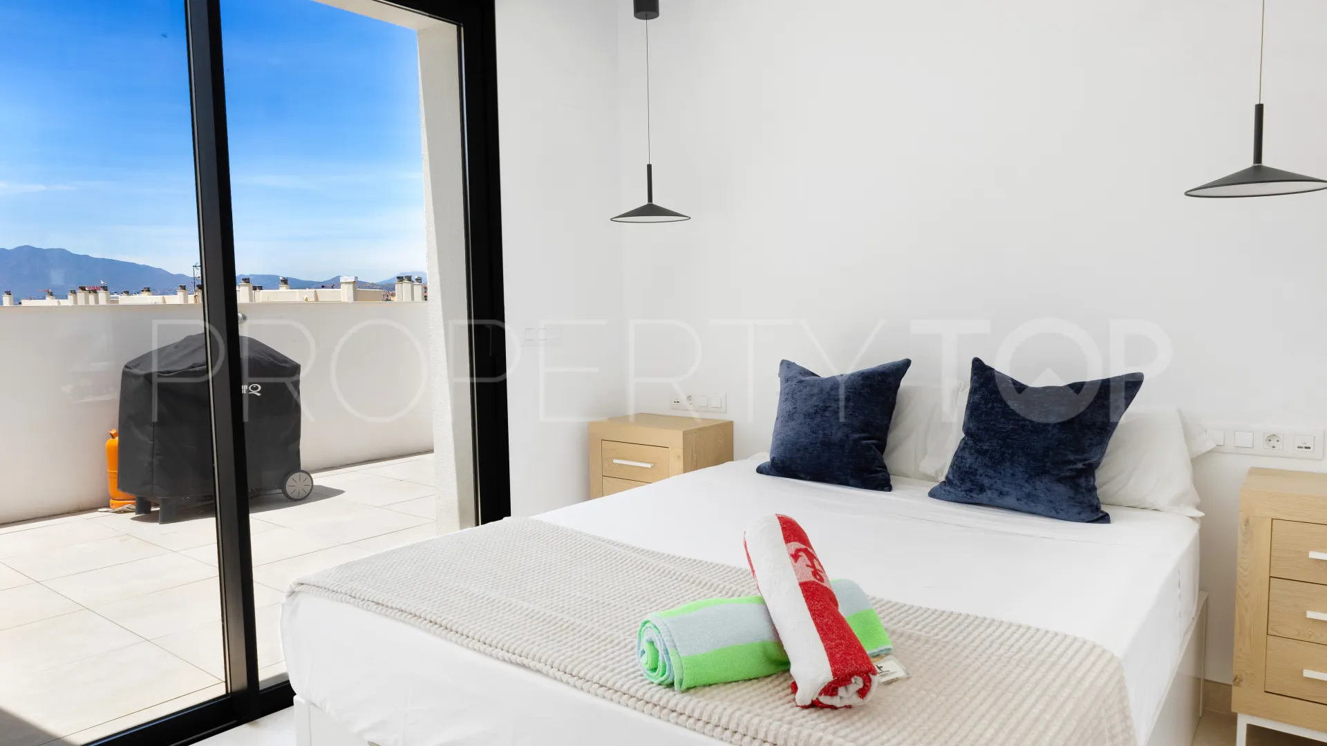 For sale penthouse in Fuengirola