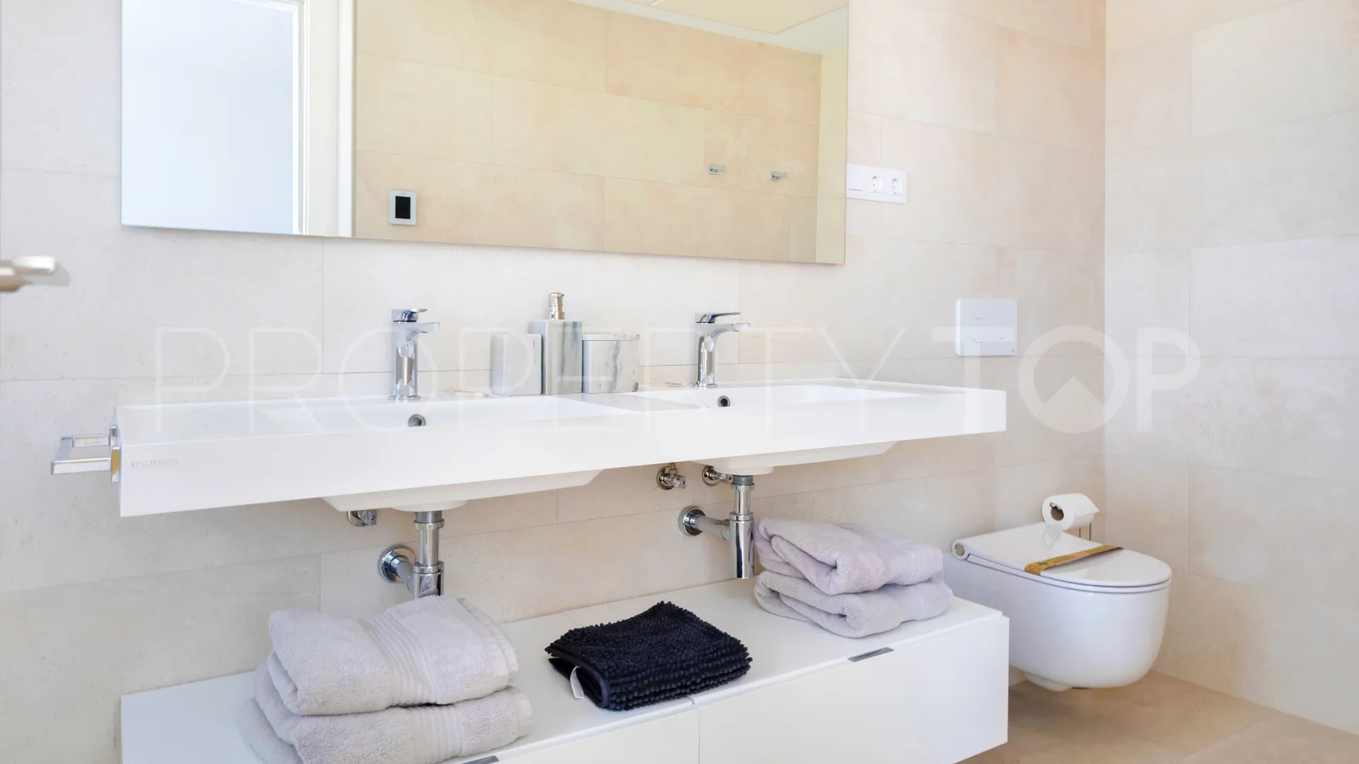 For sale penthouse in Fuengirola