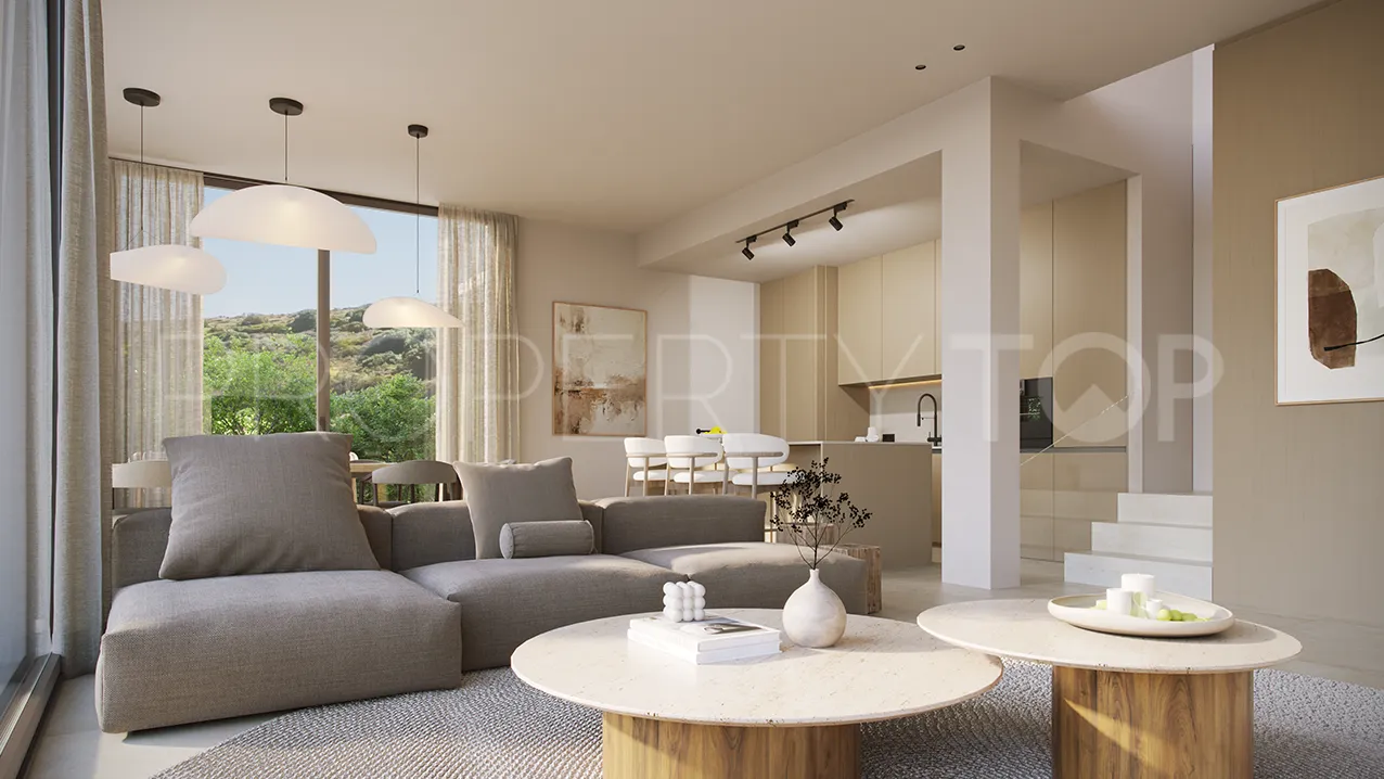Buy 4 bedrooms villa in Estepona