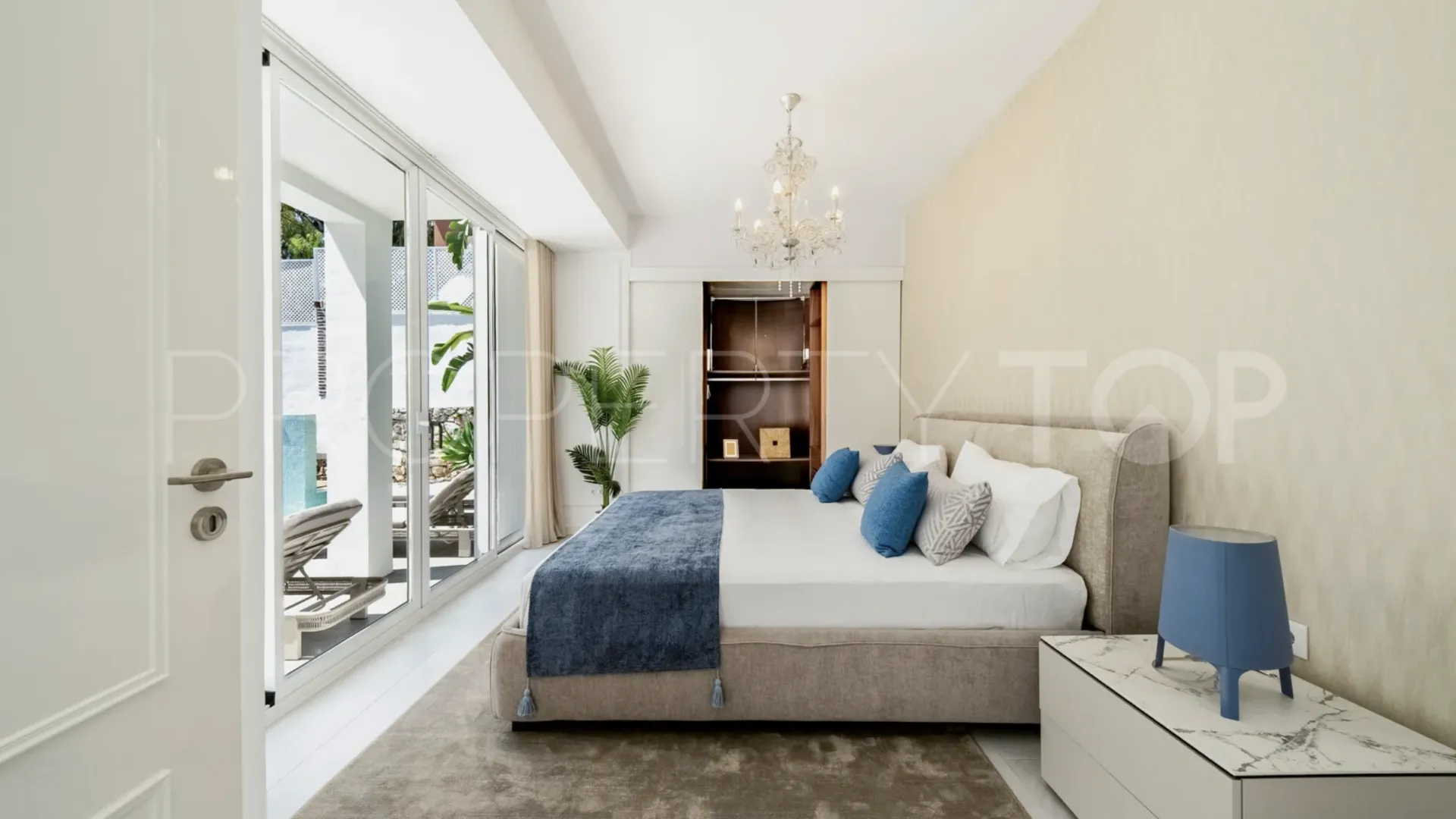 Villa de 4 dormitorios en venta en Marbella