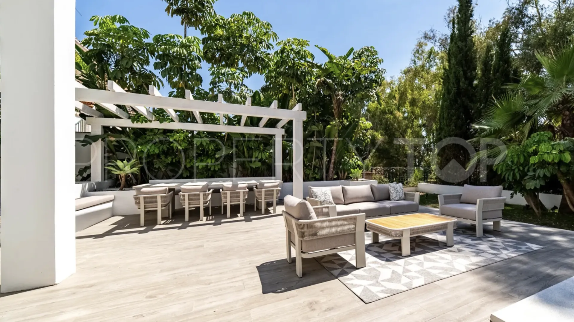 Villa de 4 dormitorios en venta en Marbella