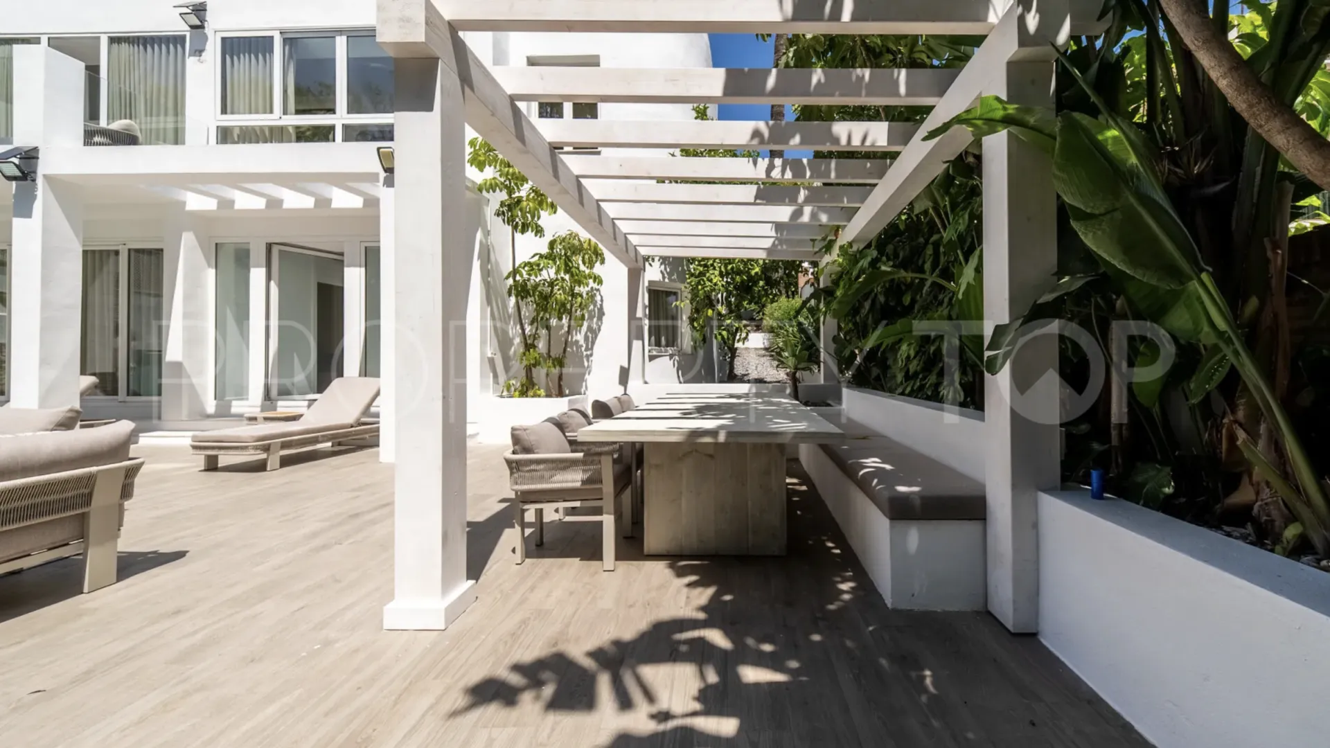 Villa de 4 dormitorios en venta en Marbella
