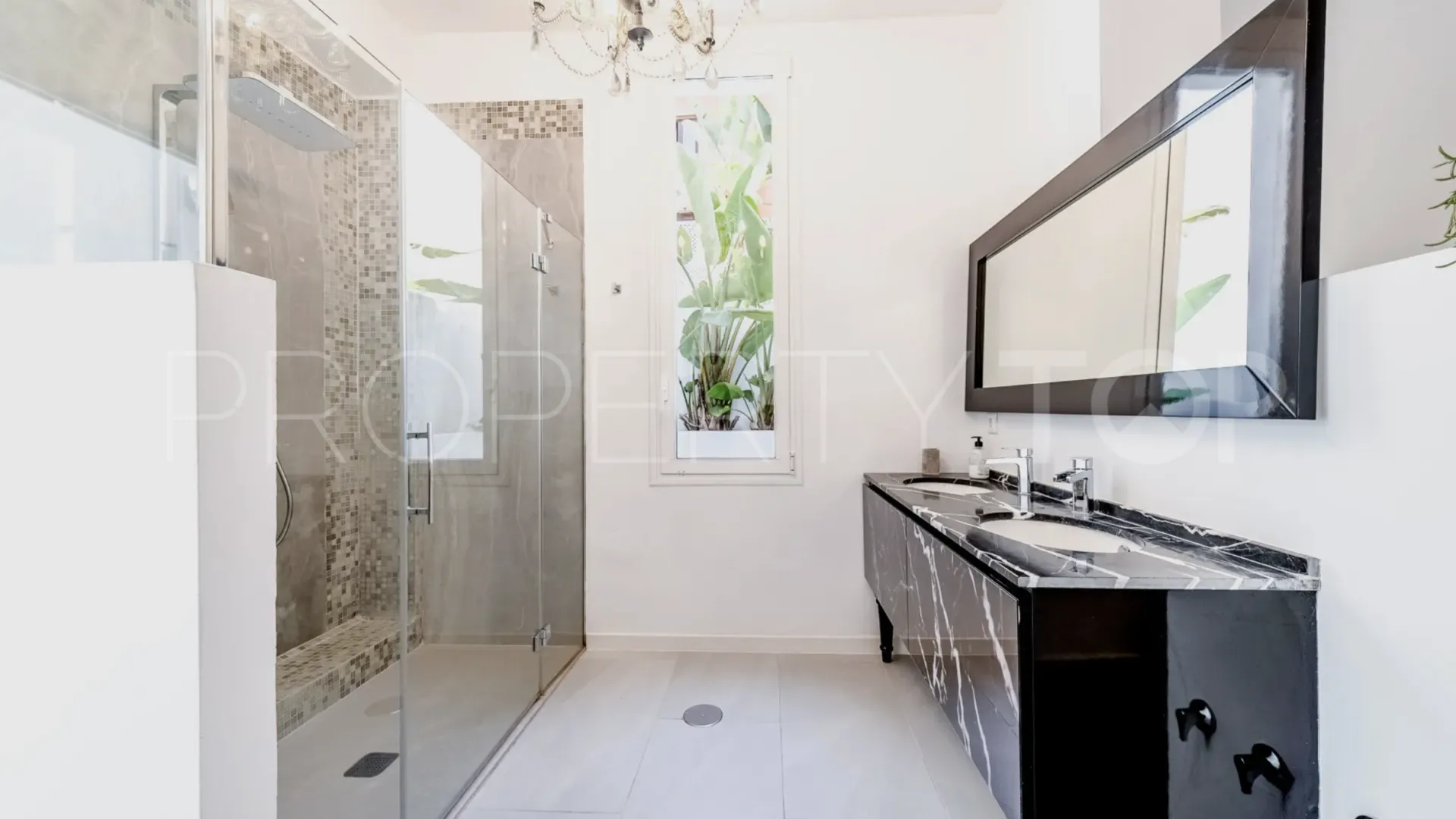 Villa de 4 dormitorios en venta en Marbella