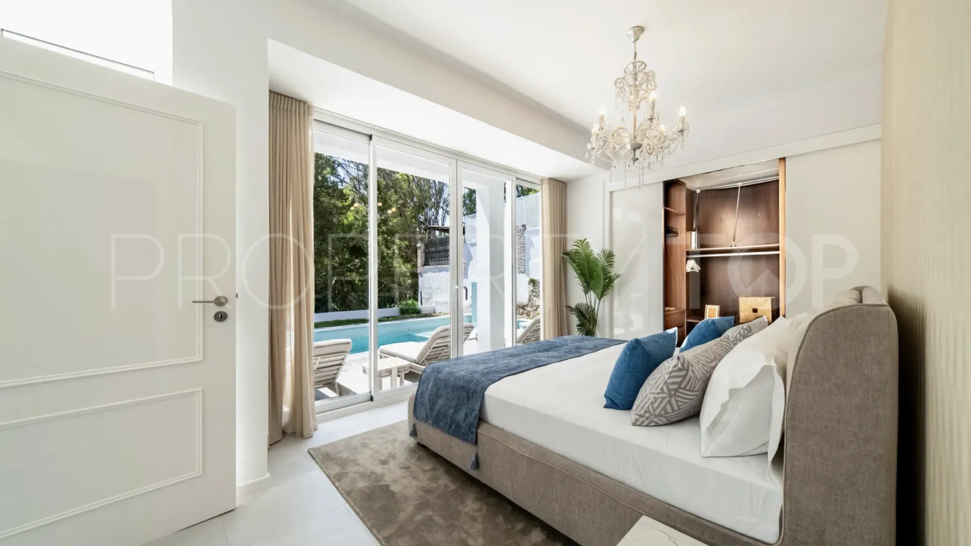 Villa de 4 dormitorios en venta en Marbella