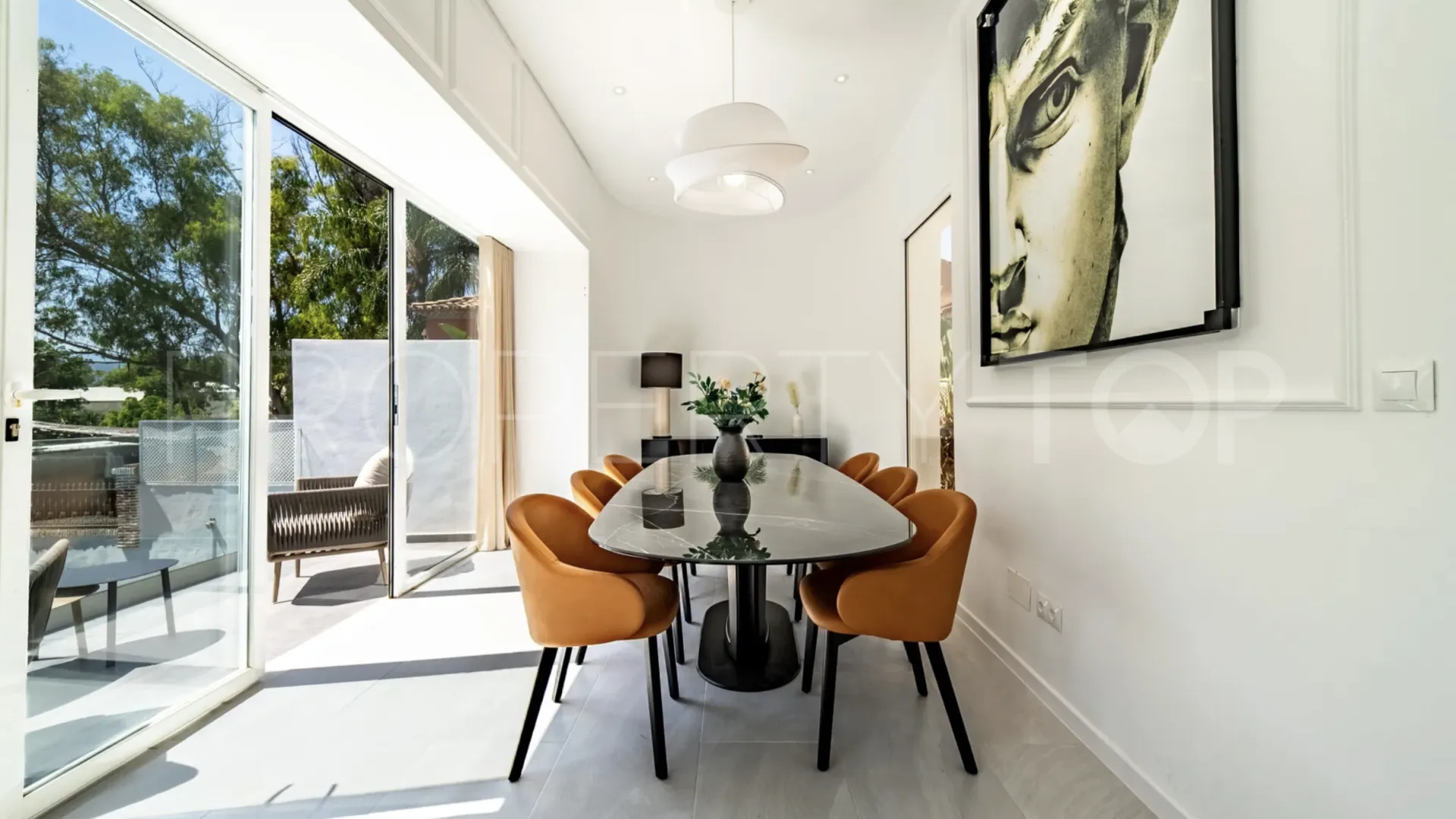 Villa de 4 dormitorios en venta en Marbella