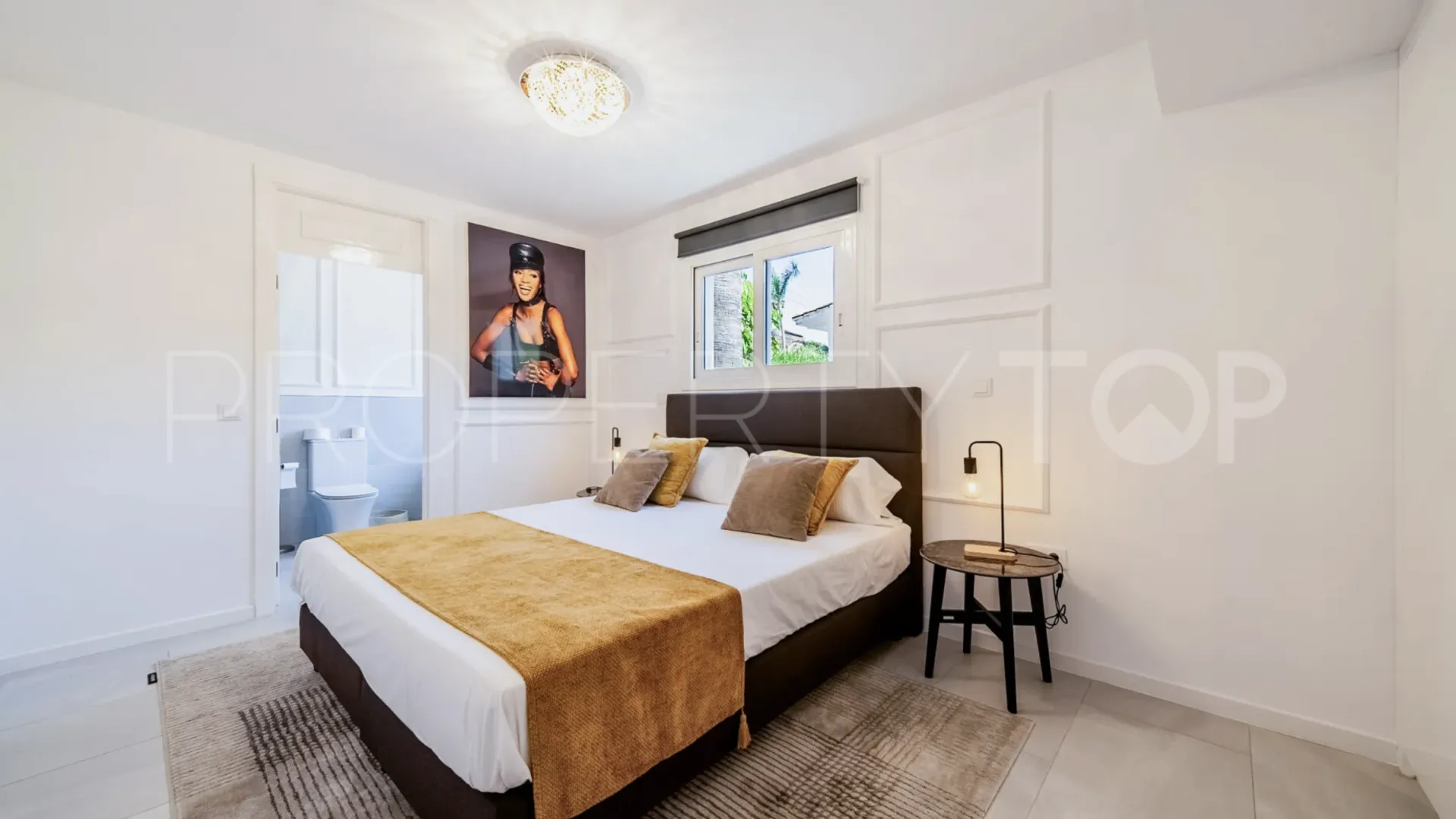 Villa de 4 dormitorios en venta en Marbella