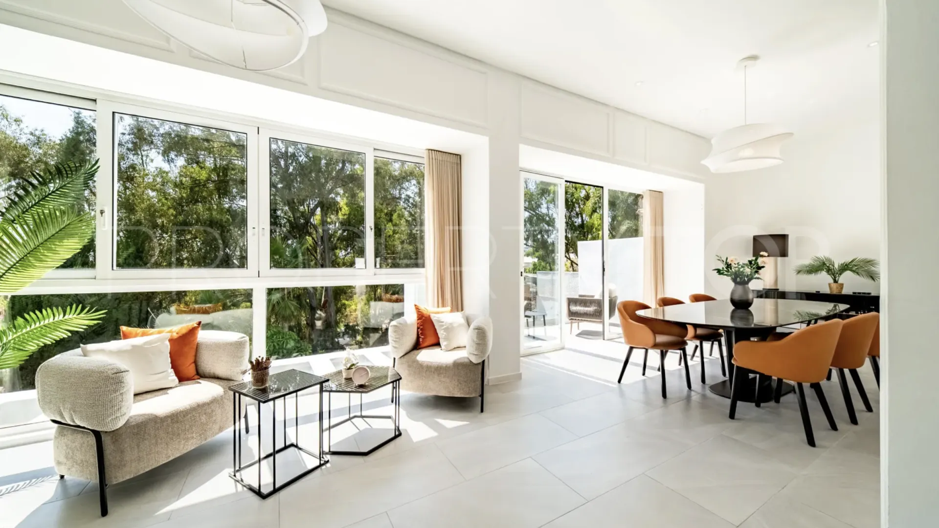 Villa de 4 dormitorios en venta en Marbella