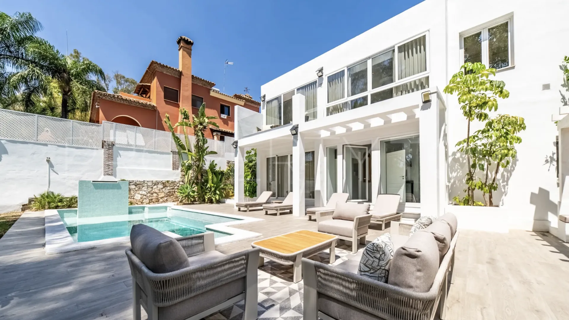 Villa de 4 dormitorios en venta en Marbella