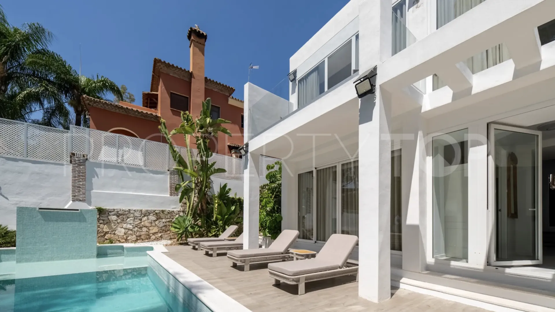 Villa de 4 dormitorios en venta en Marbella