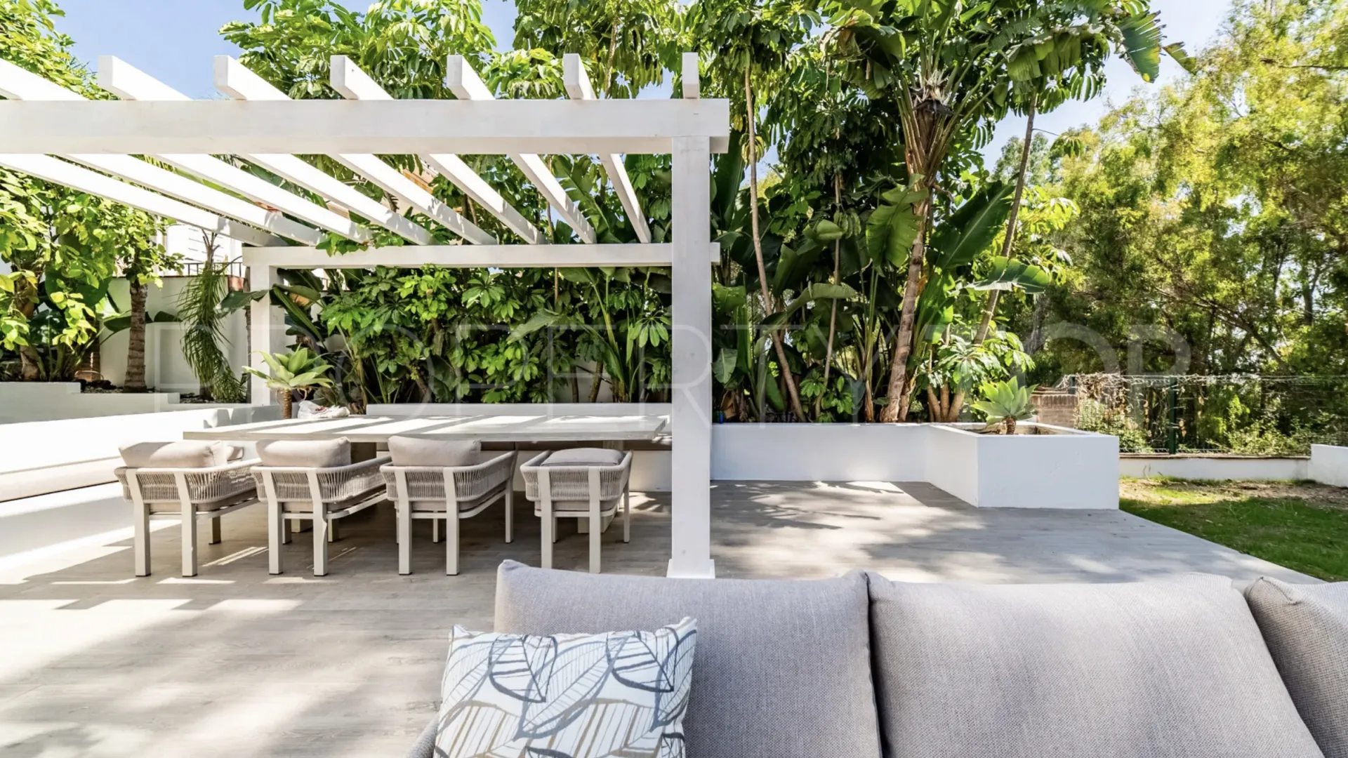 Villa de 4 dormitorios en venta en Marbella