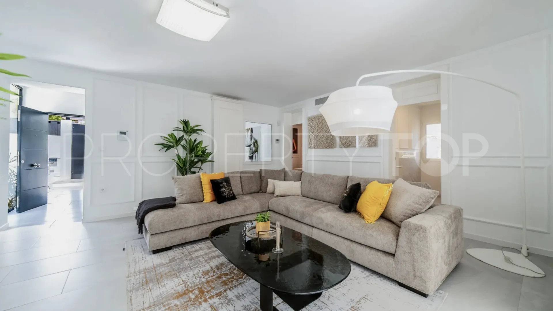 Villa de 4 dormitorios en venta en Marbella