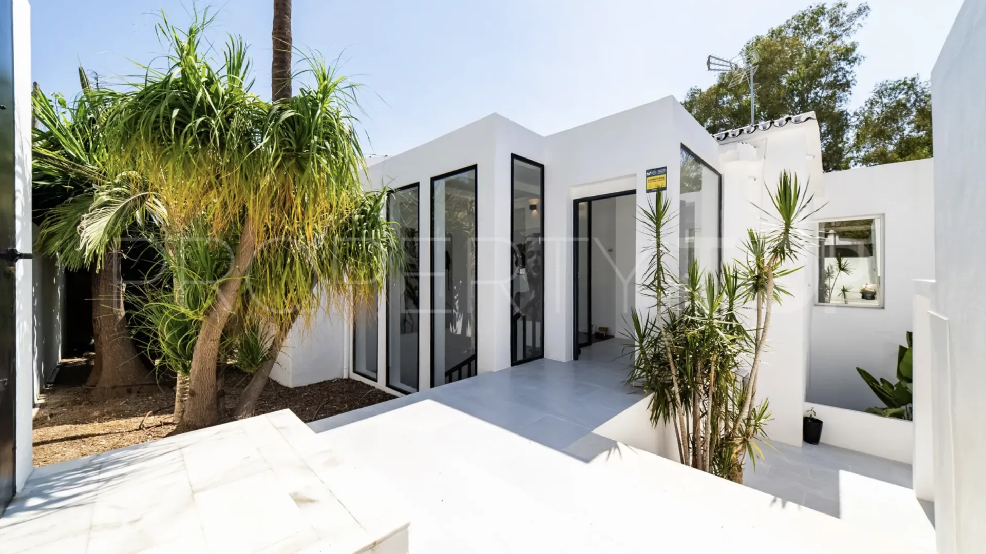 Villa de 4 dormitorios en venta en Marbella