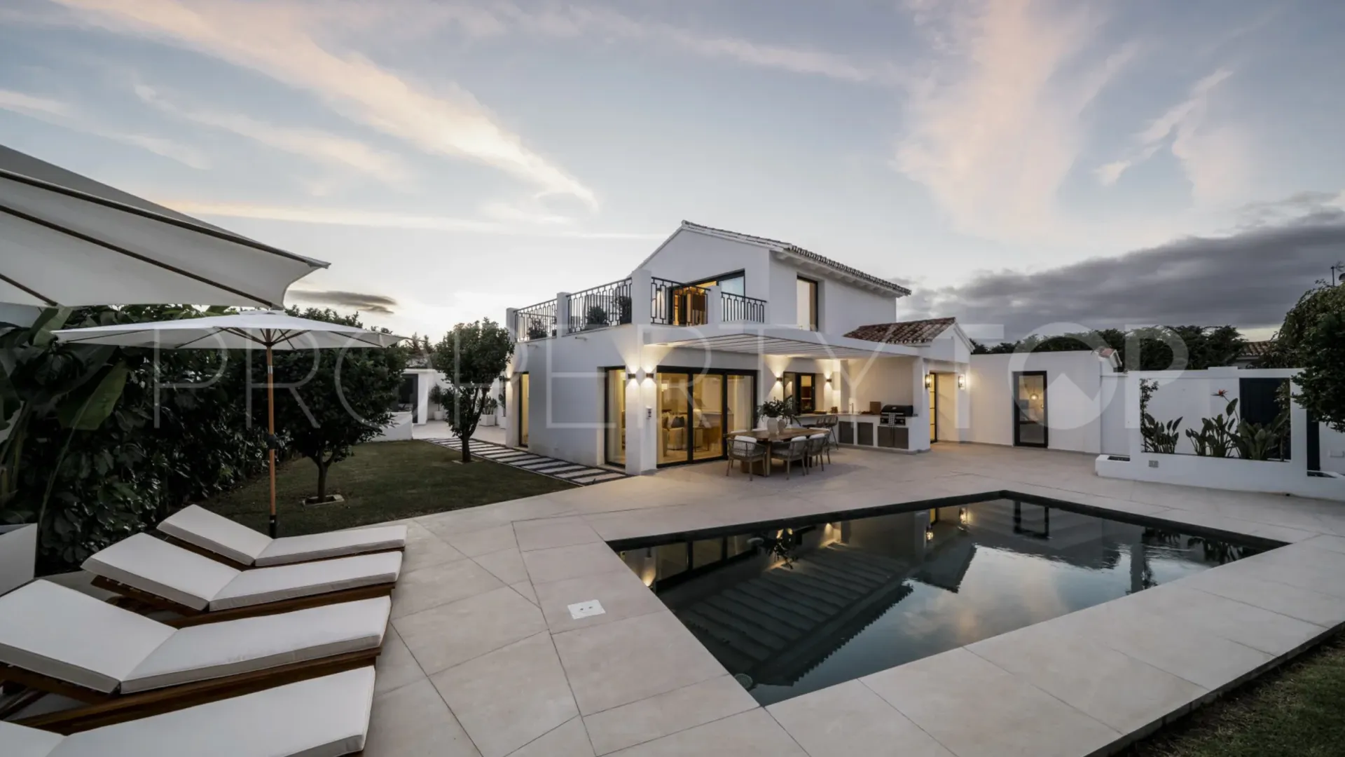 Villa a la venta en Marbella con 5 dormitorios