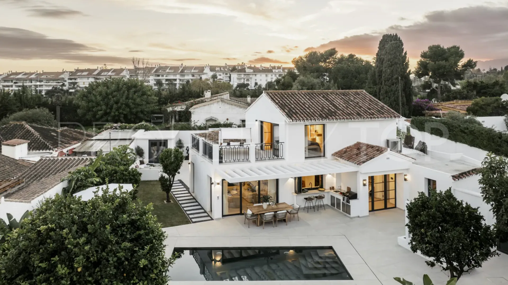 Villa a la venta en Marbella con 5 dormitorios