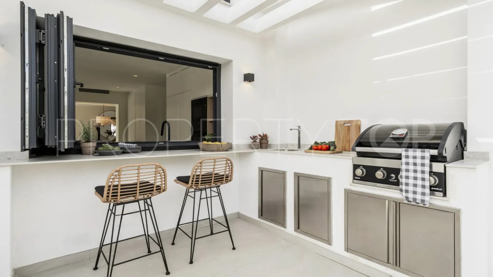 Villa a la venta en Marbella con 5 dormitorios