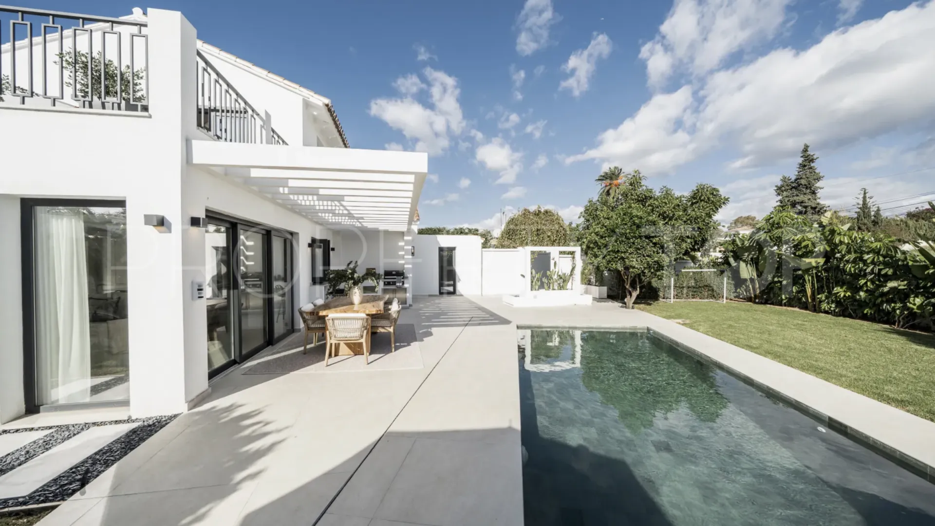 Villa a la venta en Marbella con 5 dormitorios