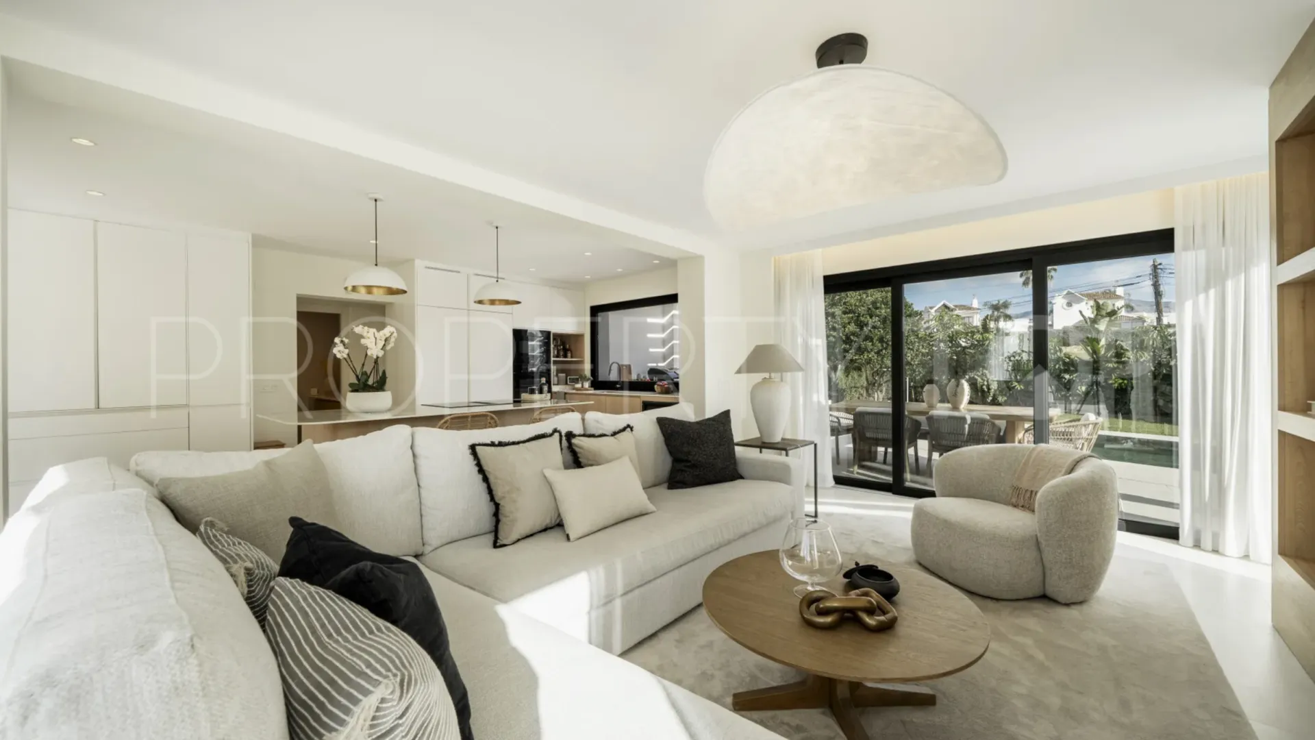 Villa a la venta en Marbella con 5 dormitorios
