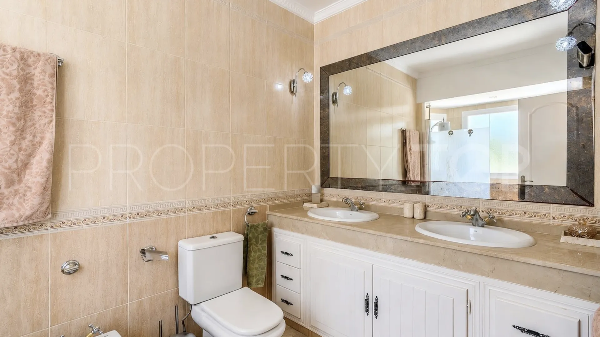For sale villa in Marbella with 4 bedrooms