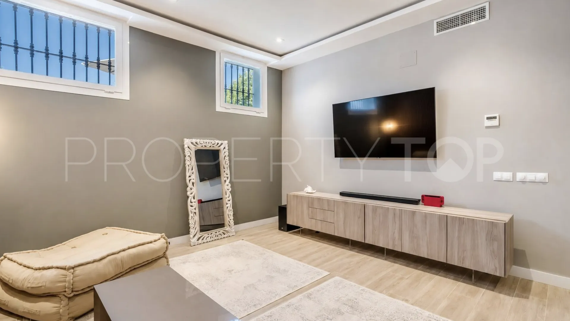 For sale villa in Marbella with 4 bedrooms