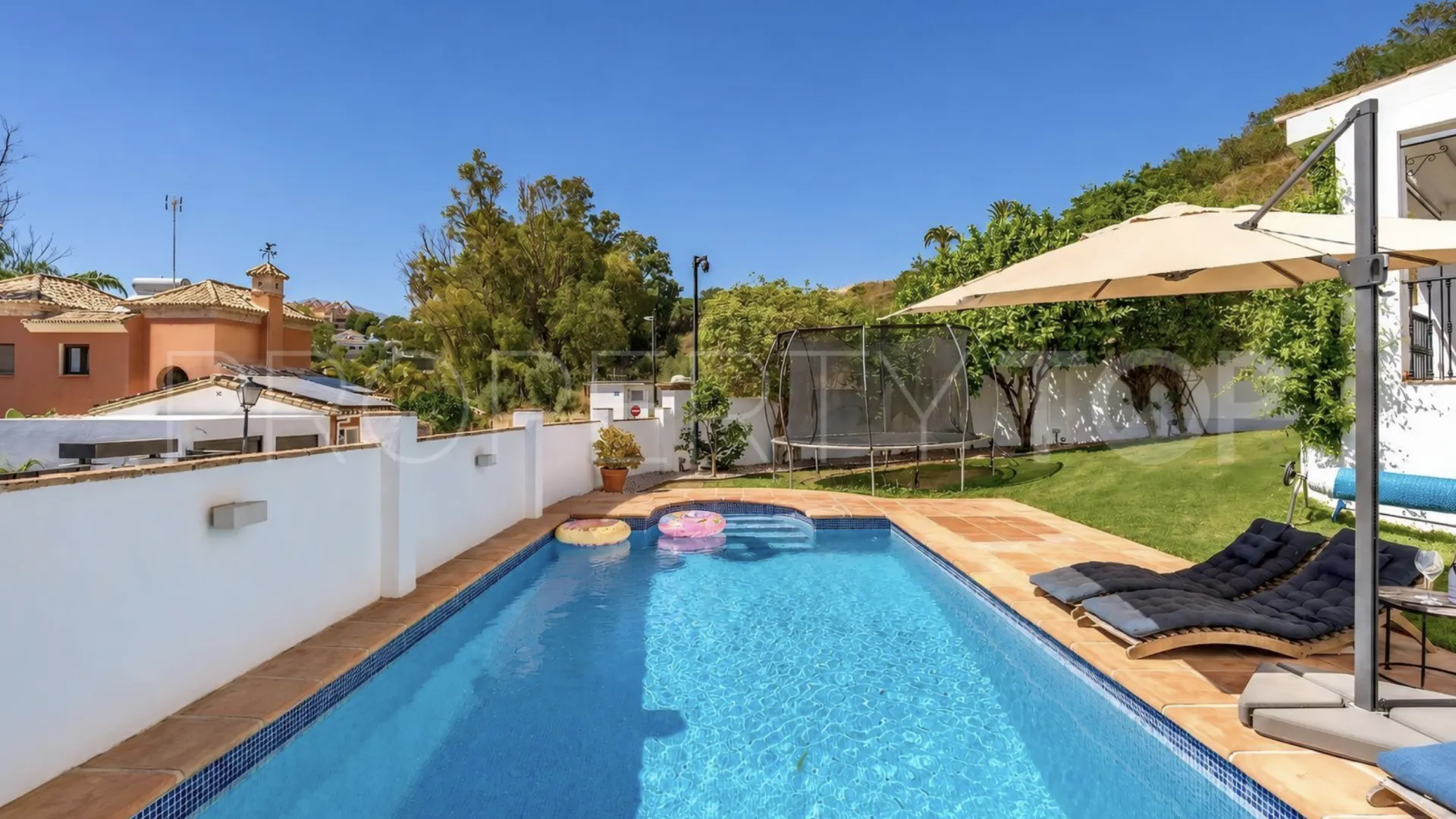 For sale villa in Marbella with 4 bedrooms