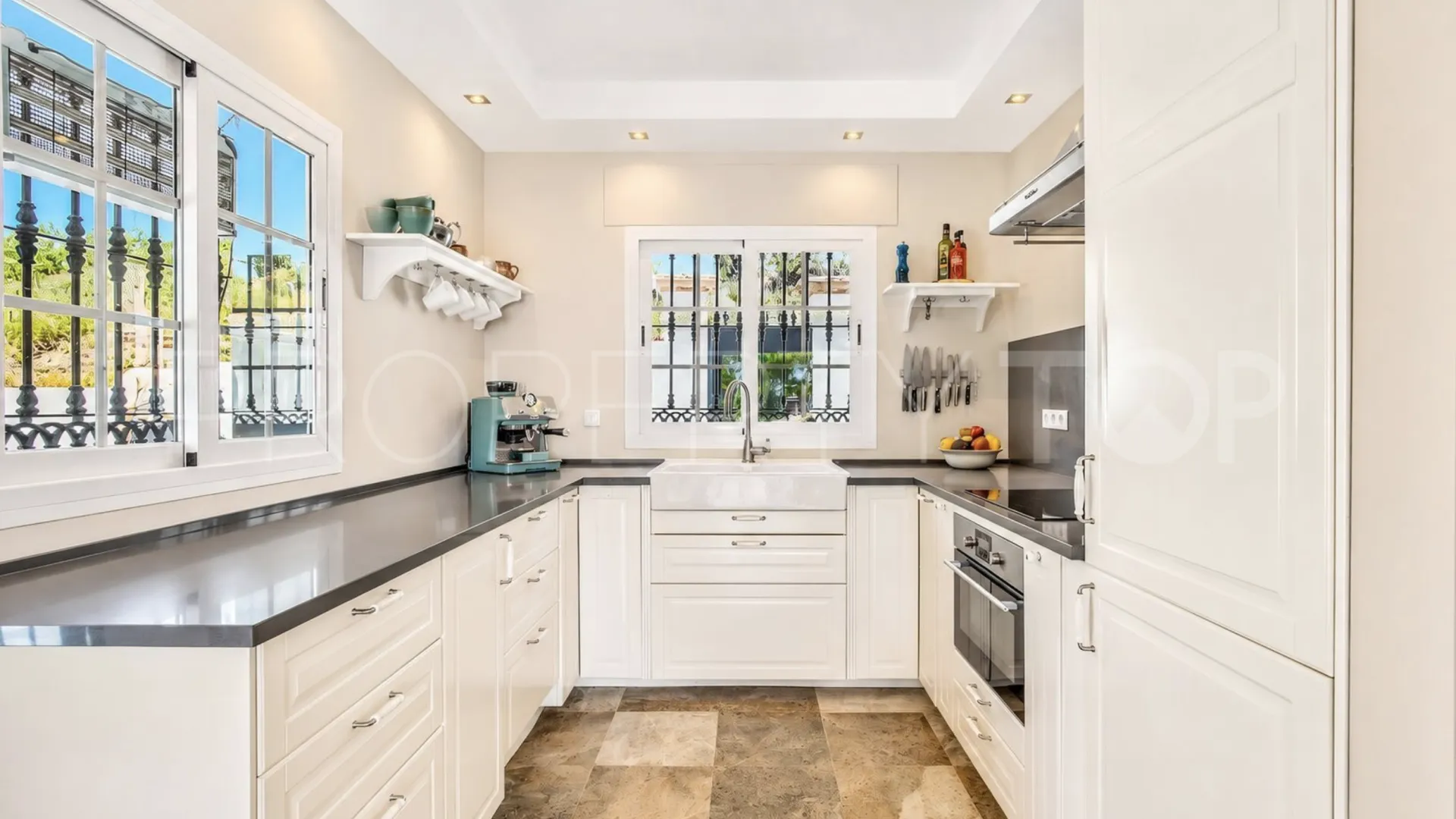 For sale villa in Marbella with 4 bedrooms