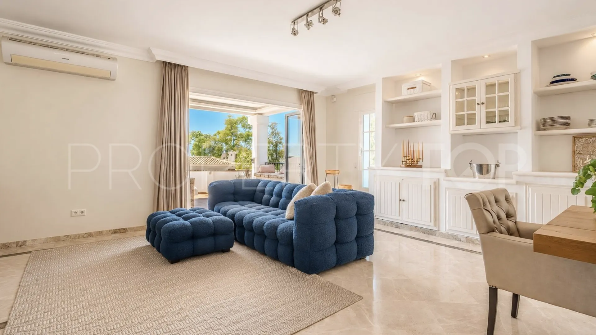 For sale villa in Marbella with 4 bedrooms