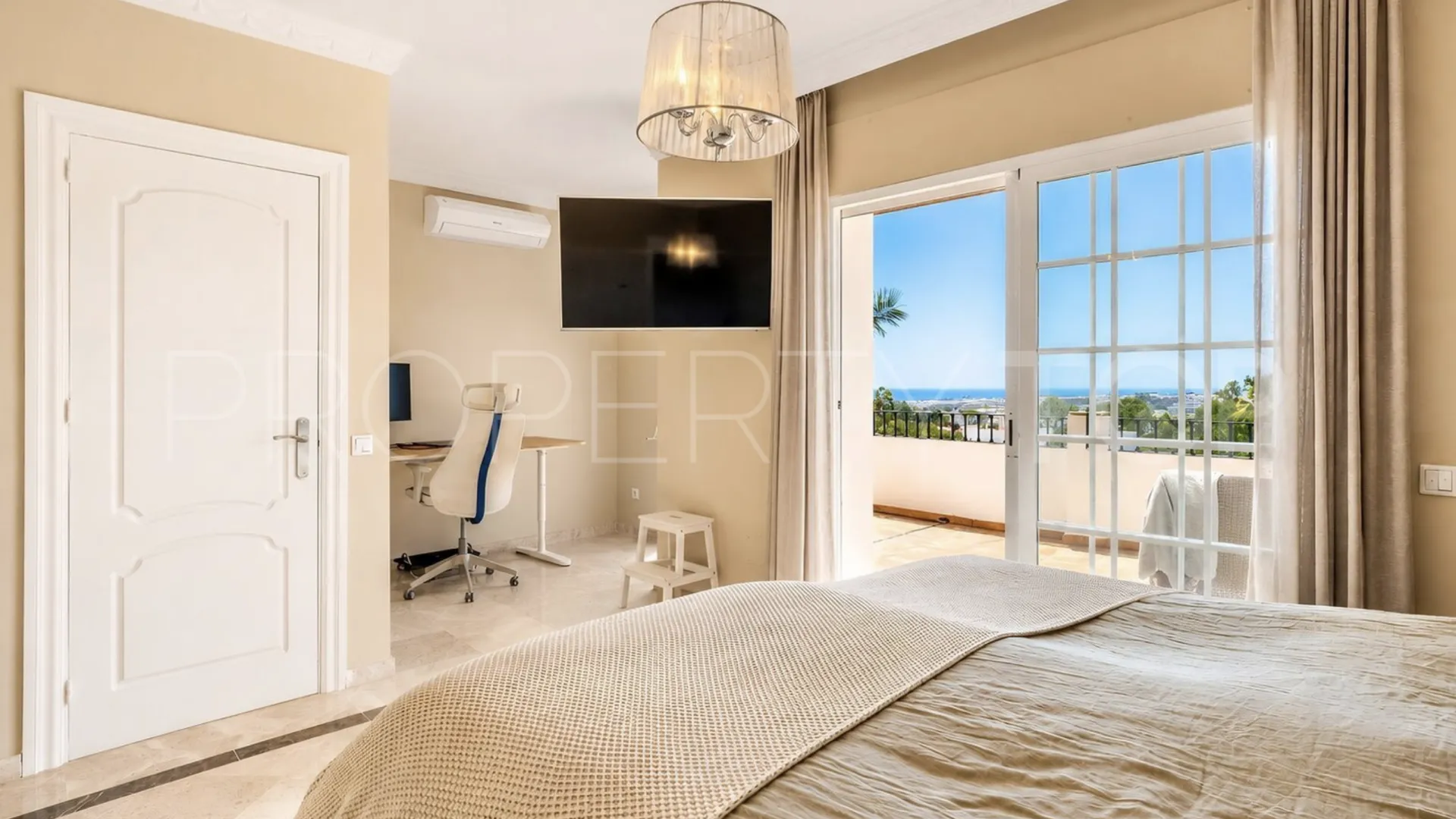 For sale villa in Marbella with 4 bedrooms