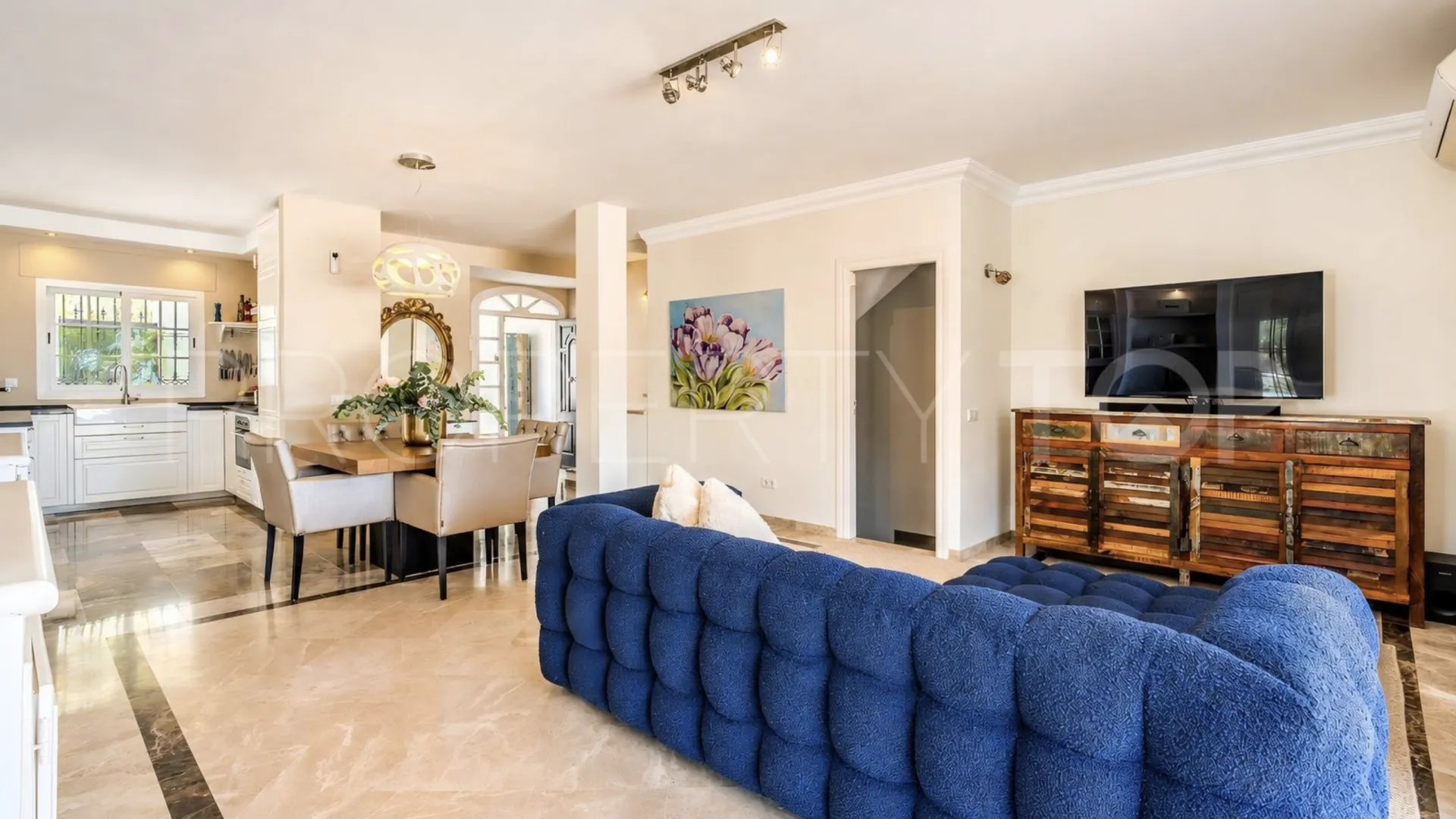For sale villa in Marbella with 4 bedrooms