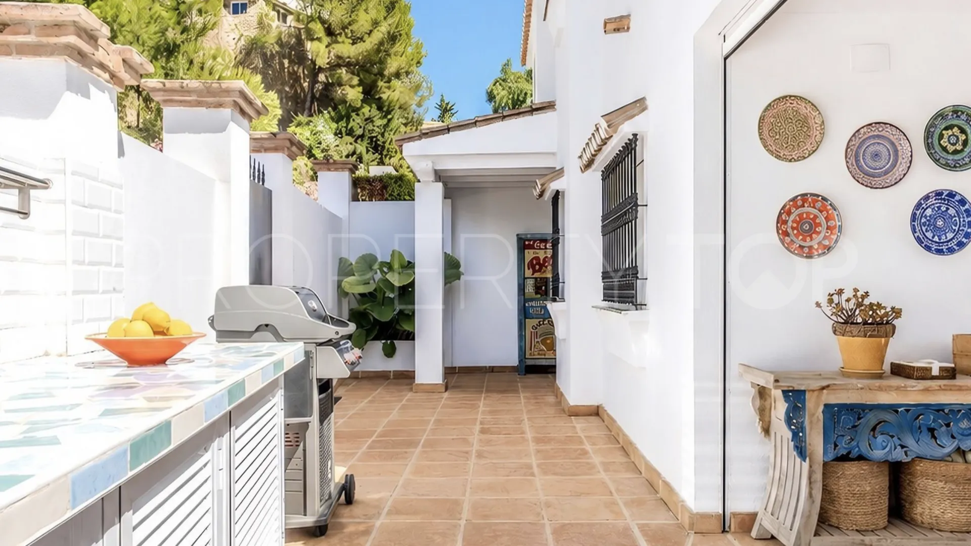For sale villa in Marbella with 4 bedrooms